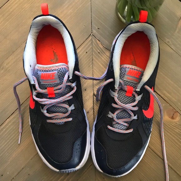 Nike Shoes - EUC Nike woman’s size 10 “Wild Trail”